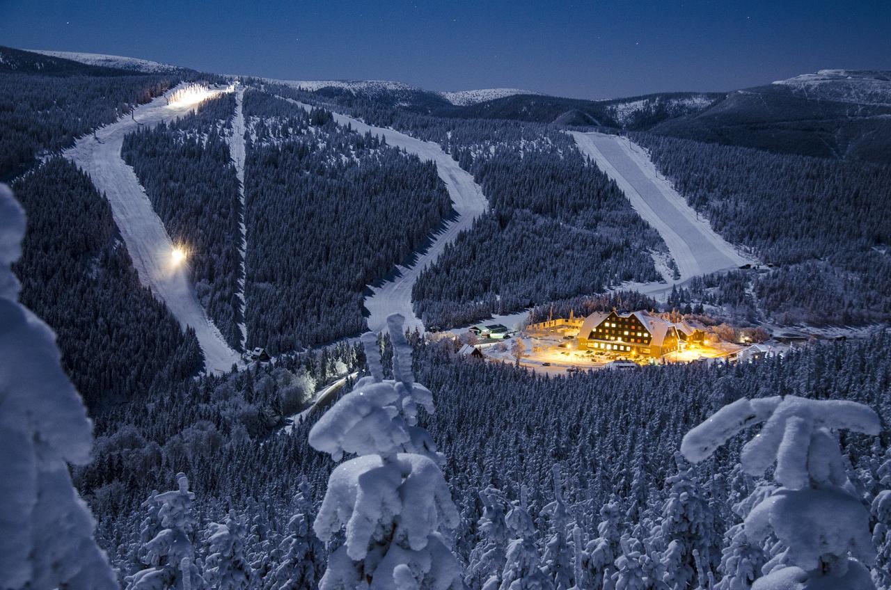 Hotel Cervenohorske Sedlo Loučná nad Desnou エクステリア 写真